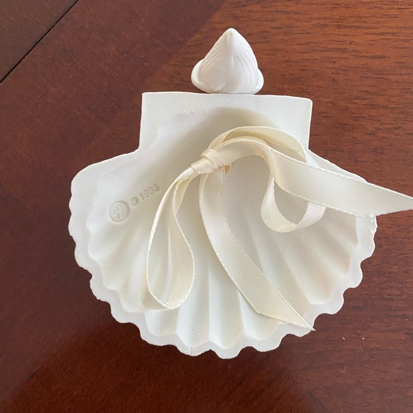 1995 Margaret Furlong Shell Ornament - Picture 6 of 6